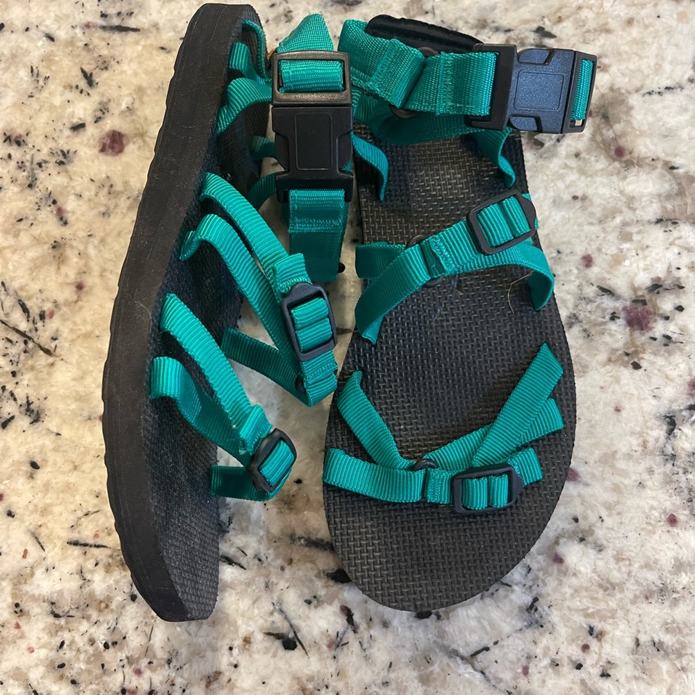 Women size 6 teva sandal